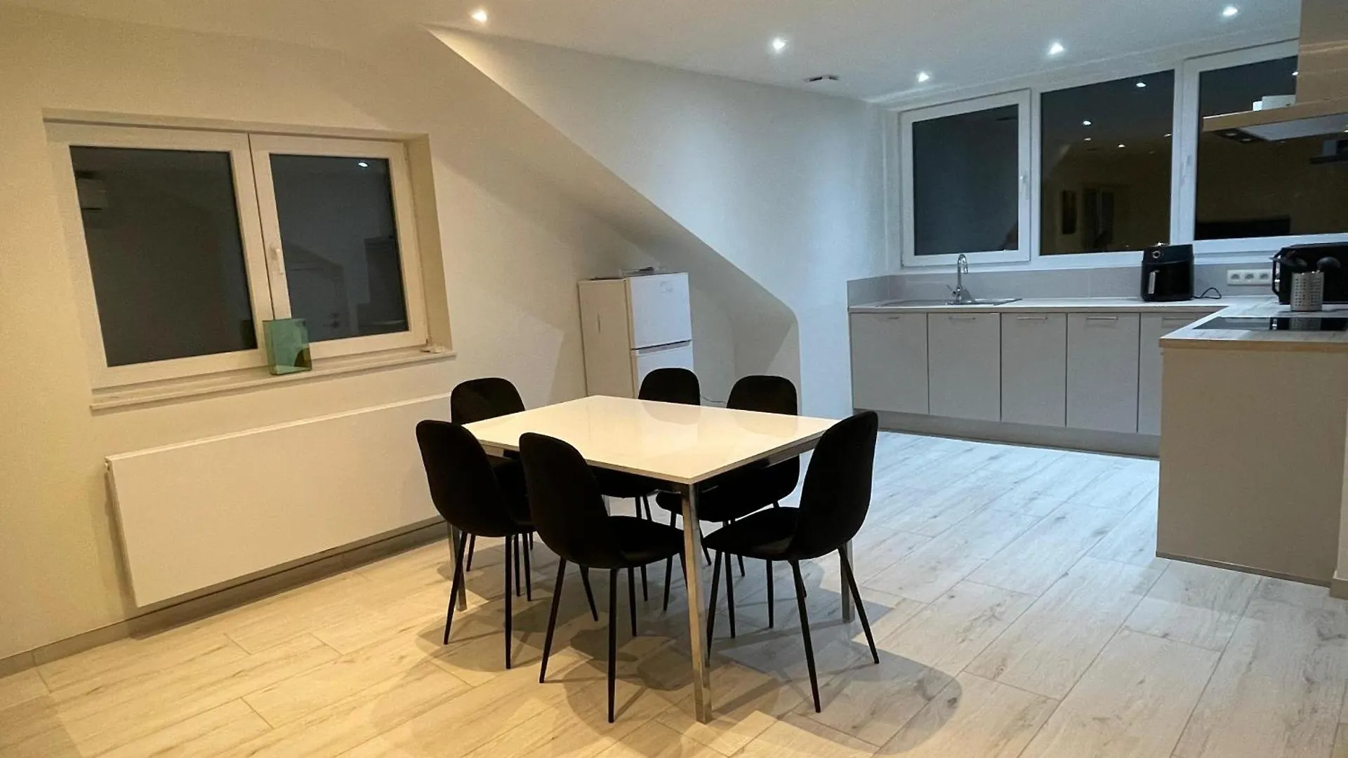 Appartement Charmant Proche De L'Atomium Bruxelas 0*,  Bélgica