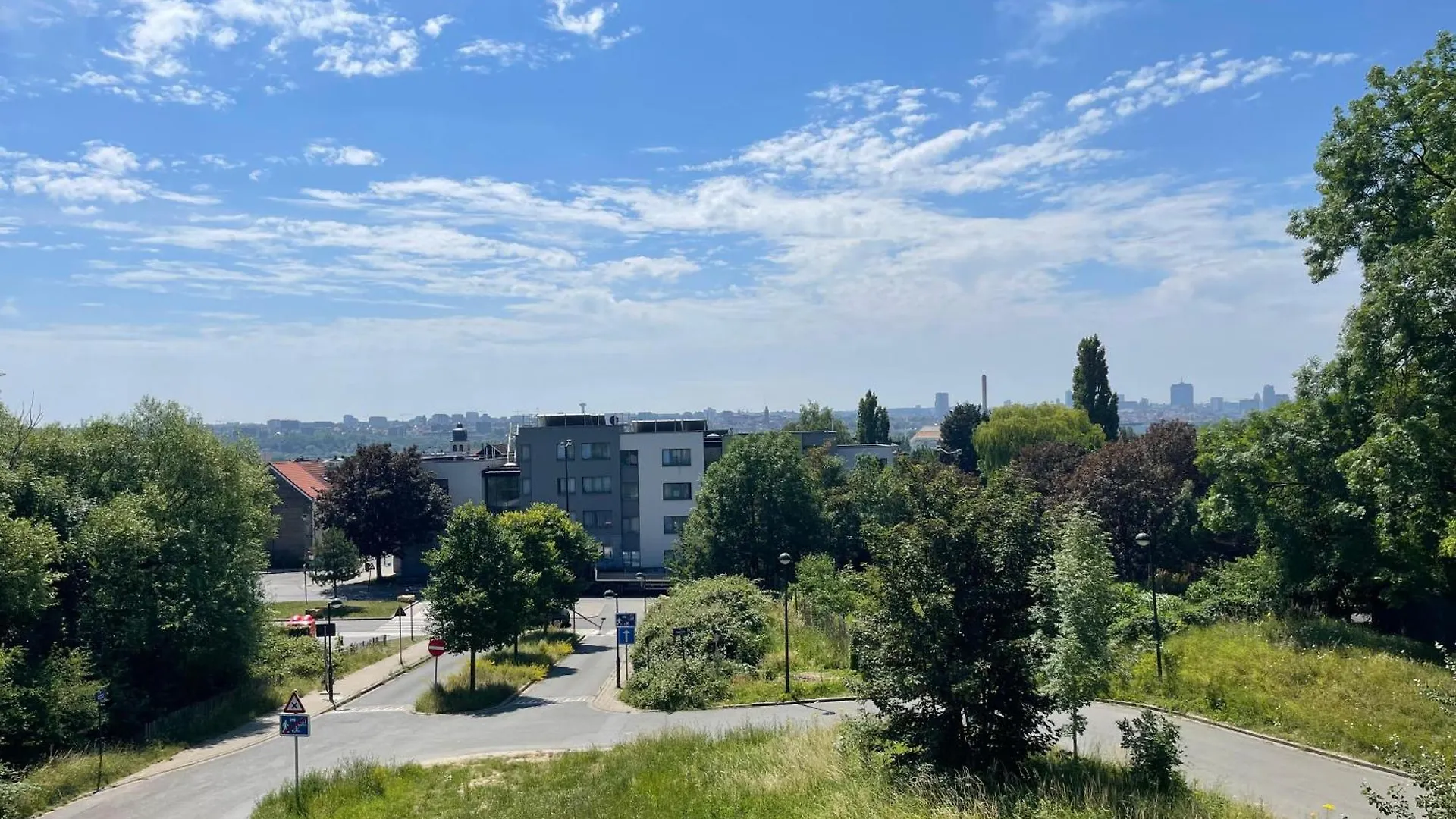 Appartement Charmant Proche De L'Atomium Brüsszel Apartman